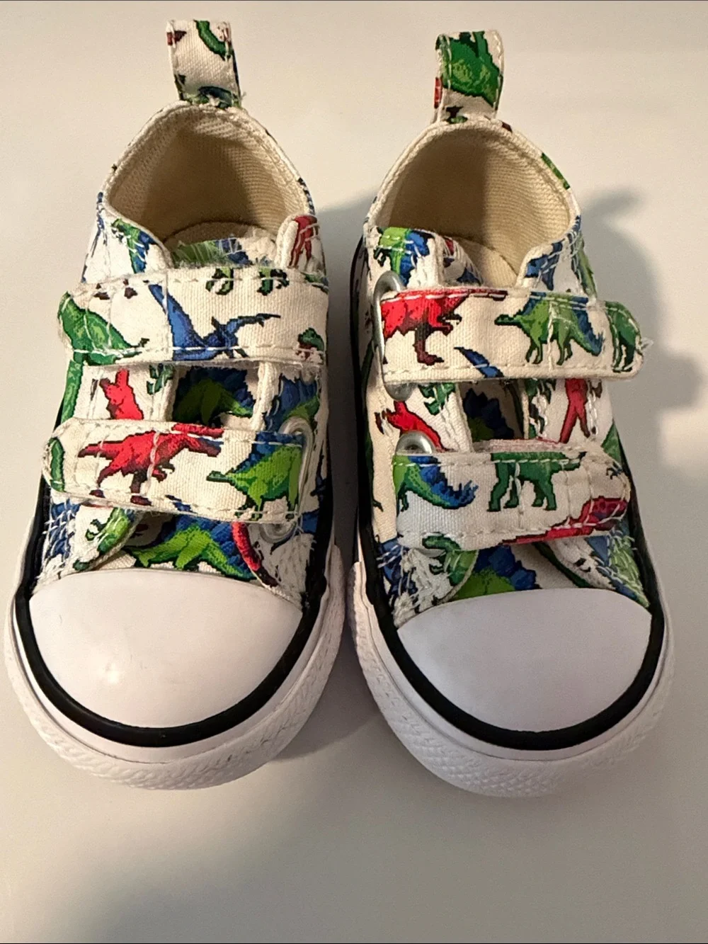 Converse Kids Canvas Sneakers with Dinosaur Print toddler size 5.